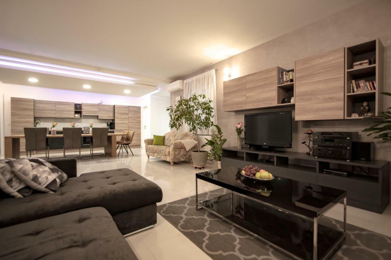 Apartman Nebo Pula Eksteriør billede